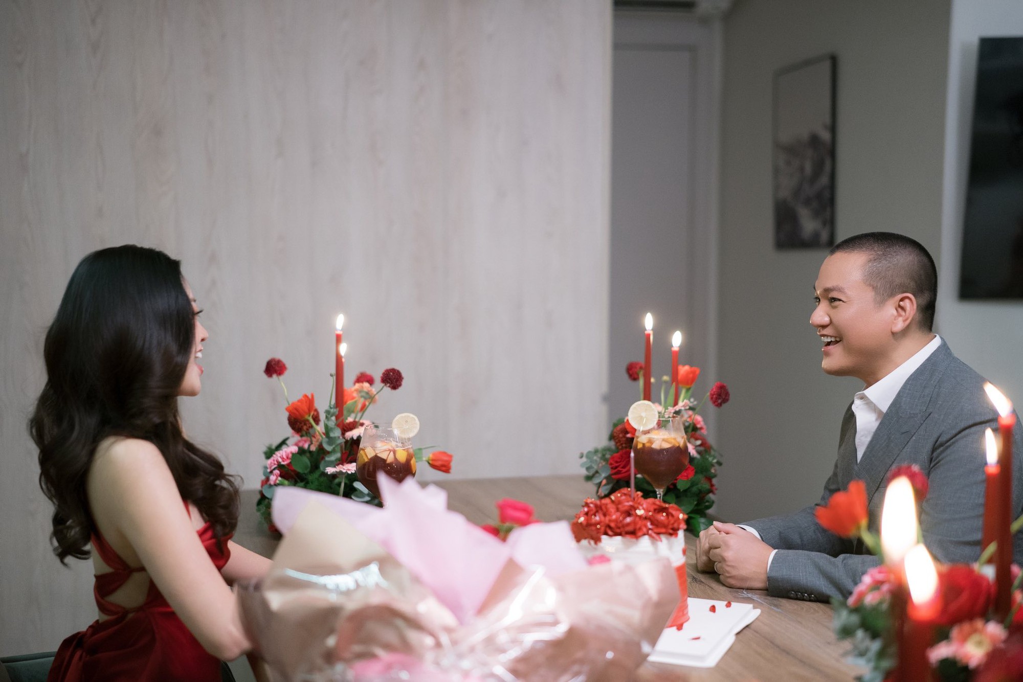 Chồng hơn 17 tuổi l&agrave;m g&igrave; m&agrave; khiến Hoa hậu Kh&aacute;nh V&acirc;n bật kh&oacute;c? - Ảnh 6.