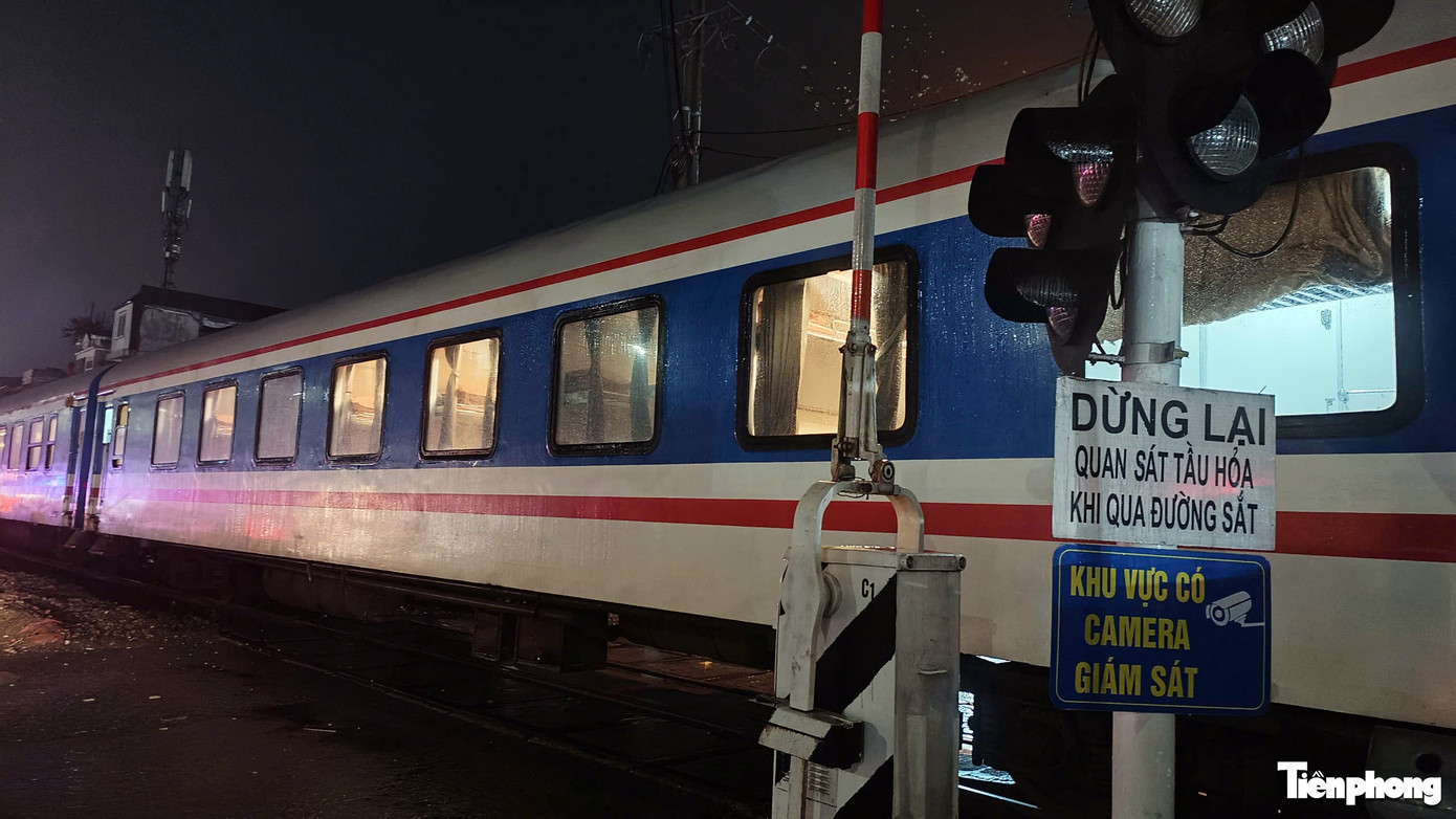 Cục CSGT x&aacute;c định nguy&ecirc;n nh&acirc;n tai nạn t&agrave;u hỏa đ&acirc;m xe tải tại Ngọc Hồi - Ảnh 1.