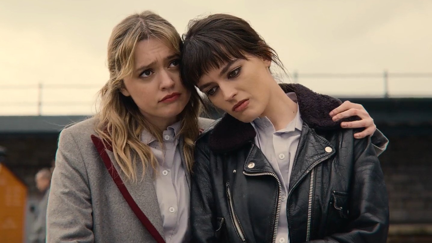 Xem phim Sex Education, t&ocirc;i kh&oacute;c nấc khi t&igrave;m thấy chiếc hộp "b&iacute; mật" con giấu dưới gầm giường: Xin lỗi con, mẹ đ&atilde; qu&aacute; v&ocirc; t&acirc;m! - Ảnh 2.