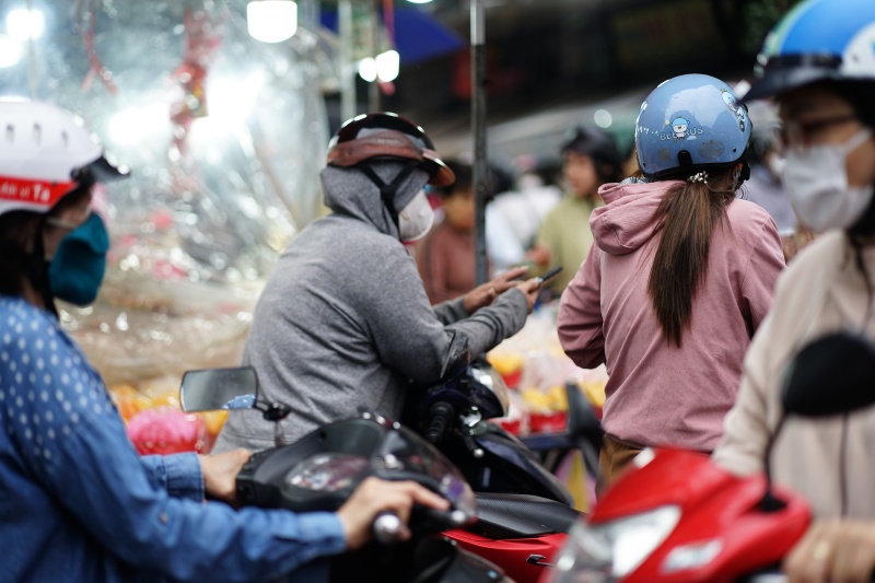 Chợ &ldquo;nh&agrave; gi&agrave;u&rdquo; của người Hoa s&aacute;ng v&iacute;a Thần T&agrave;i: Kh&ocirc;ng phải v&agrave;ng hay c&aacute; l&oacute;c, người d&acirc;n nườm nượp xếp h&agrave;ng mua một loại b&aacute;nh "đại ph&aacute;t đại t&agrave;i"- Ảnh 7.