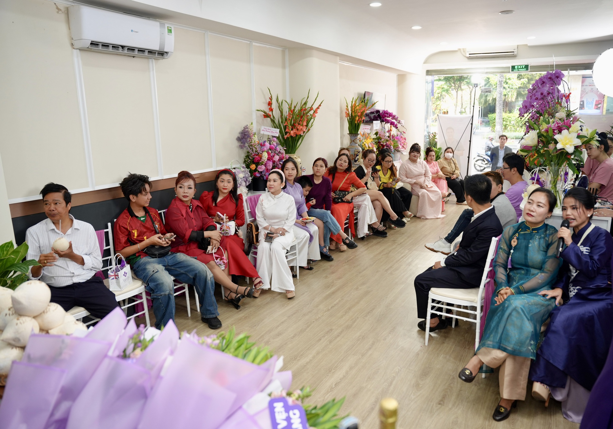 Đầu năm mới, h&agrave;ng loạt nghệ sĩ tới ch&uacute;c mừng Ho&agrave;ng Mập- Ảnh 5.