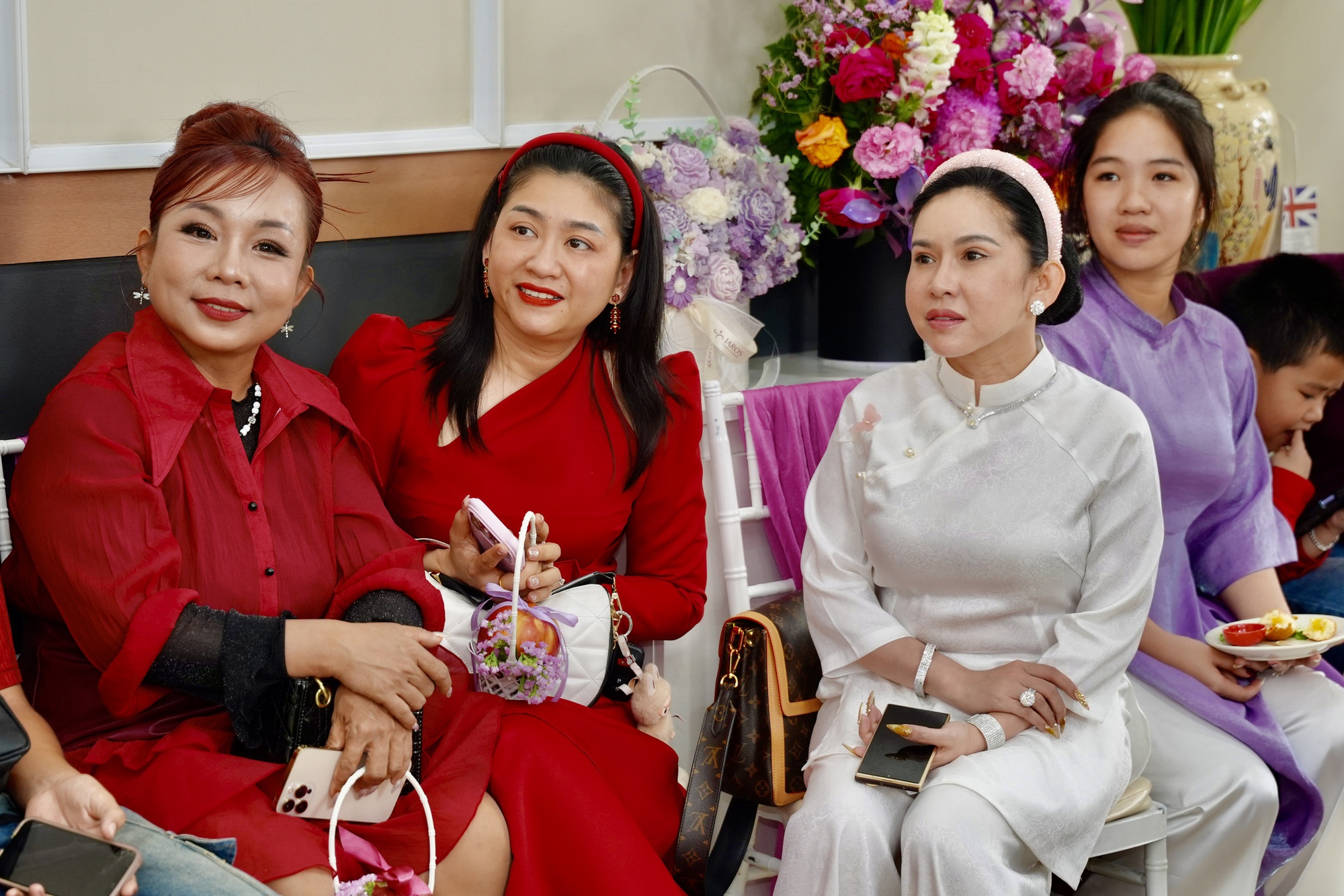 Đầu năm mới, h&agrave;ng loạt nghệ sĩ tới ch&uacute;c mừng Ho&agrave;ng Mập- Ảnh 6.