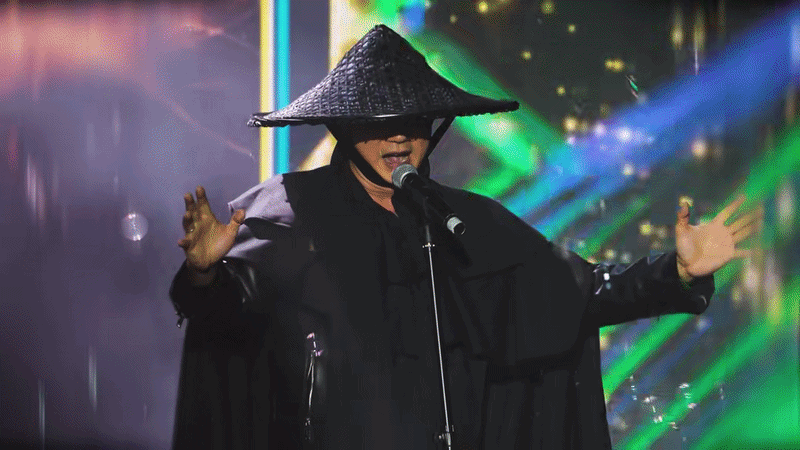 [CLIP] Văn nghệ ACB đ&atilde; ở c&aacute;i tầm! Ph&oacute; Tổng gi&aacute;m đốc Nguyễn Khắc Nguyện v&agrave; d&agrave;n sếp viral khắp MXH, vừa cất tiếng h&aacute;t đ&atilde; "nổi da g&agrave;"- Ảnh 4.