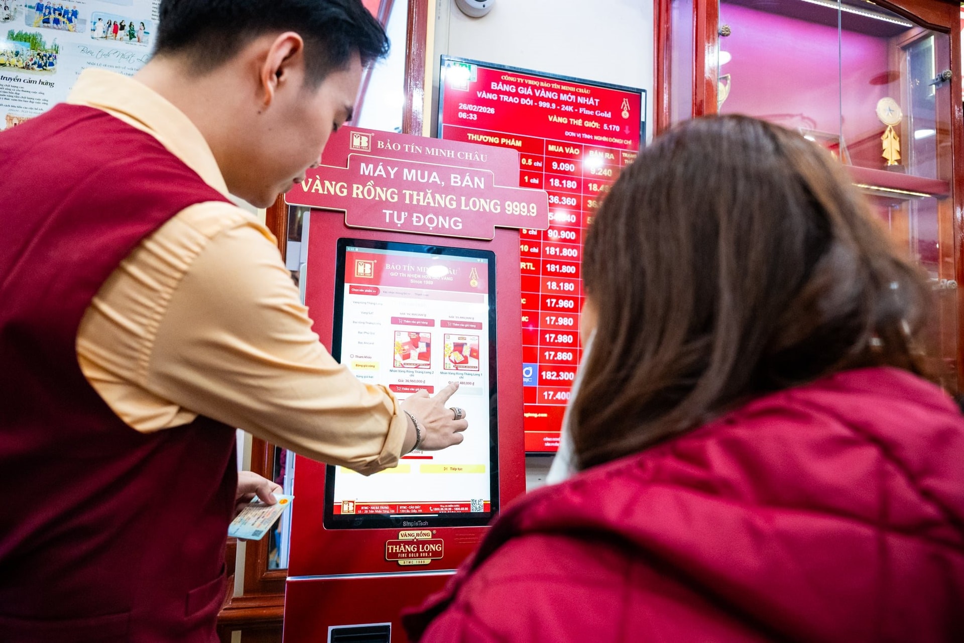 Chưa từng c&oacute;: V&agrave;ng được b&aacute;n bằng m&aacute;y tự động, đồng v&agrave;ng, bạc thỏi g&acirc;y "sốt" ng&agrave;y V&iacute;a Thần T&agrave;i - Ảnh 8.