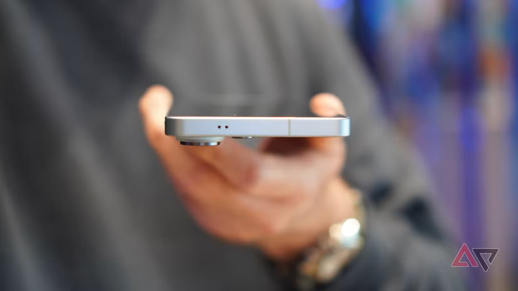 Galaxy S26 Ultra: Thiết kế không thay đổi nhưng vẫn là biểu tượng công nghệ 2026 - Ảnh 3.