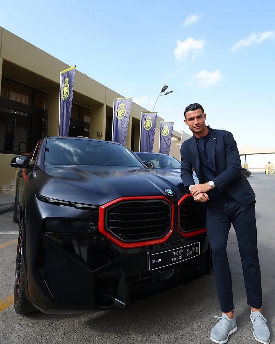 Ronaldo l&agrave;m g&igrave; để trở th&agrave;nh tỉ ph&uacute; b&oacute;ng đ&aacute; đầu ti&ecirc;n? - Ảnh 3.