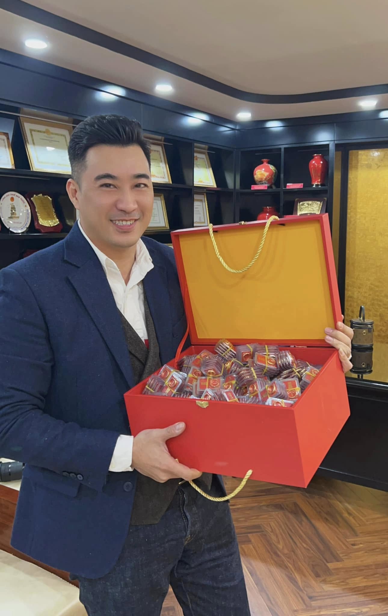 150 cây vàng đựng trong rương của Hằng Túi- Ảnh 2. 150 cây vàng đựng trong rương của Hằng Túi- Ảnh 2.