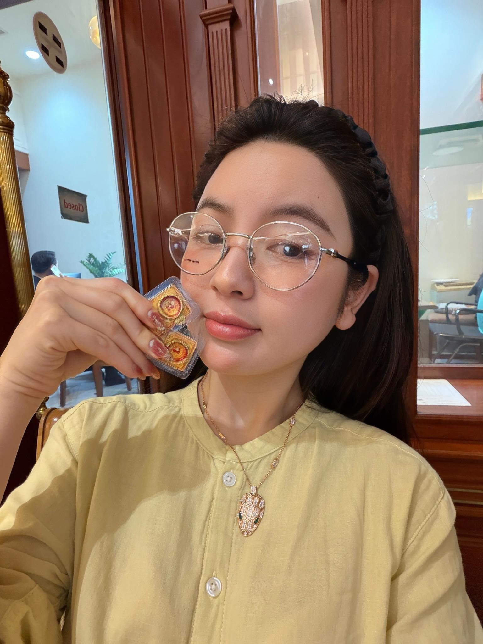 Người nổi tiếng, hot girl ở Việt Nam l&agrave;m g&igrave; m&agrave; GI&Agrave;U thế n&agrave;y?- Ảnh 10.