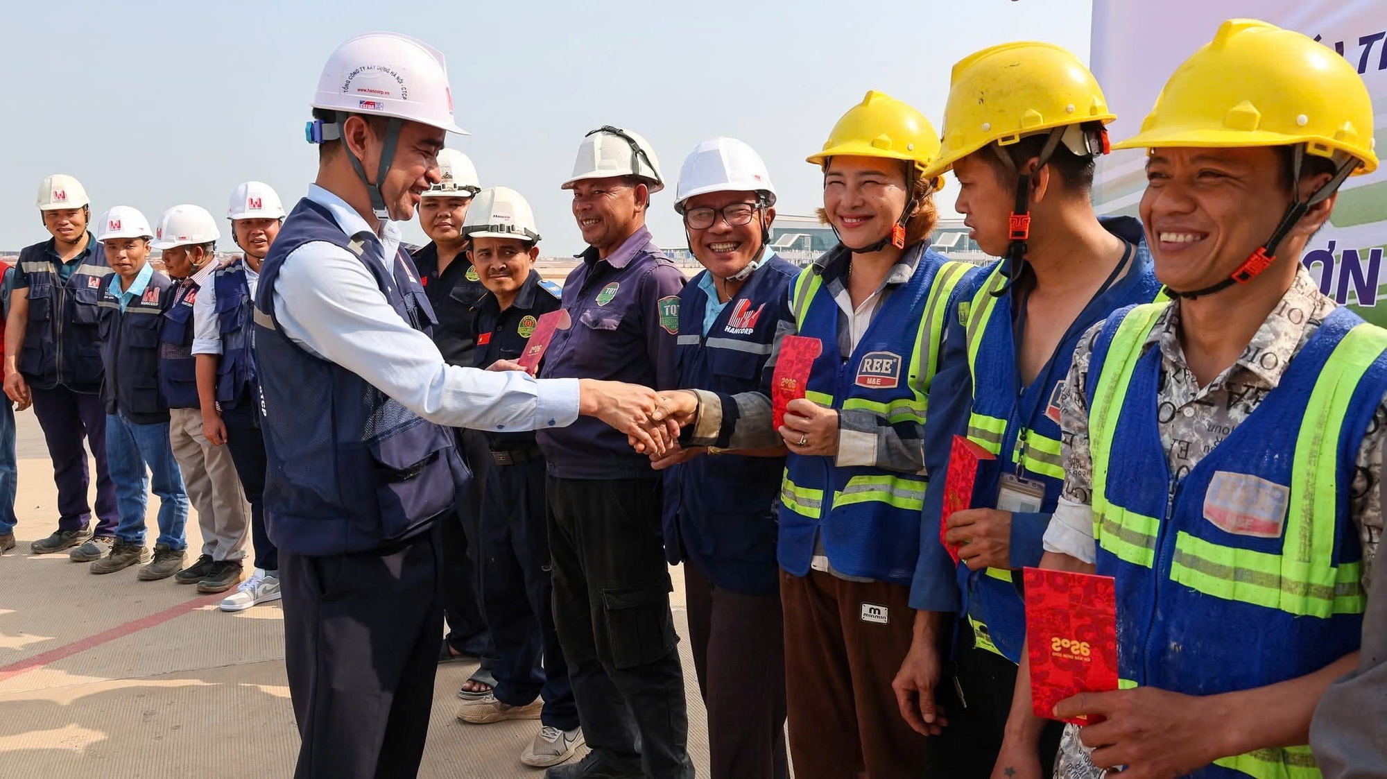 Tập trung tối đa nguồn lực, nh&acirc;n lực thi c&ocirc;ng s&acirc;n bay Long Th&agrave;nh - Ảnh 3.