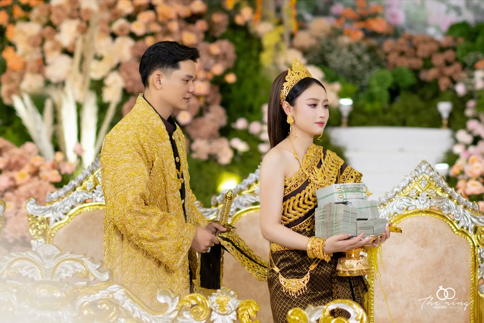 C&ocirc; d&acirc;u T&acirc;y Ninh lấy chồng Campuchia h&eacute; lộ &ldquo;số phận&rdquo; khoản tiền cưới bạc tỷ v&agrave; "cơ ngơi hồi m&ocirc;n" triệu đ&ocirc; được bố mẹ tặng khi lấy chồng - Ảnh 9.