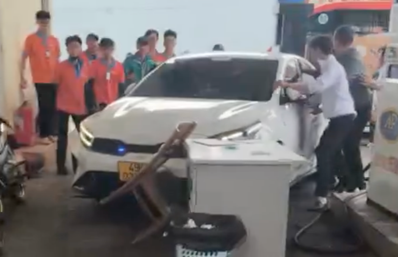 Kết quả kiểm tra nồng độ cồn tài xế tông nhiều người ở Đà Lạt - Ảnh 2. Kết quả kiểm tra nồng độ cồn tài xế tông nhiều người ở Đà Lạt - Ảnh 2.