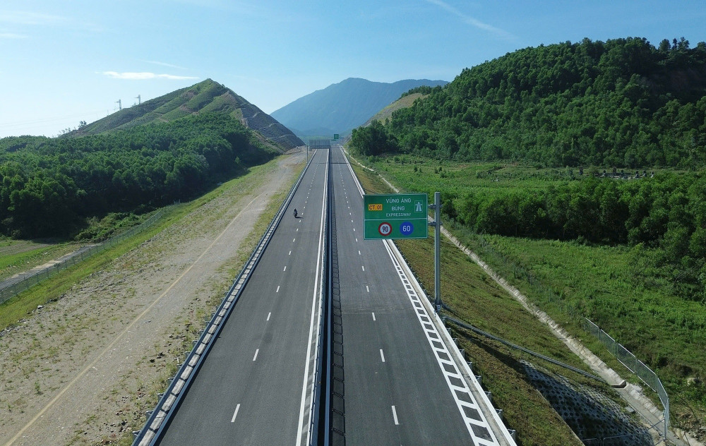 Liên danh Tập đoàn Sơn Hải trúng gói thầu quan trọng trên tuyến cao tốc qua quê nhà Chủ tịch Nguyễn Viết Hải- Ảnh 1. Liên danh Tập đoàn Sơn Hải trúng gói thầu quan trọng trên tuyến cao tốc qua quê nhà Chủ tịch Nguyễn Viết Hải- Ảnh 1.