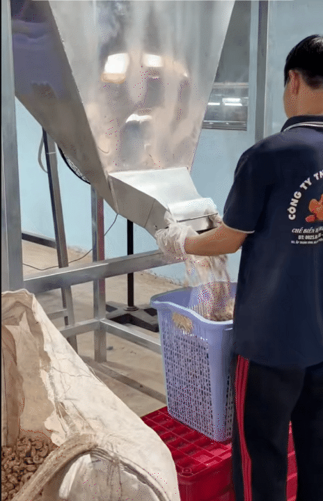 C&ocirc; d&acirc;u T&acirc;y Ninh lấy chồng Campuchia h&eacute; lộ &ldquo;số phận&rdquo; khoản tiền cưới bạc tỷ v&agrave; "cơ ngơi hồi m&ocirc;n" triệu đ&ocirc; được bố mẹ tặng khi lấy chồng - Ảnh 3.