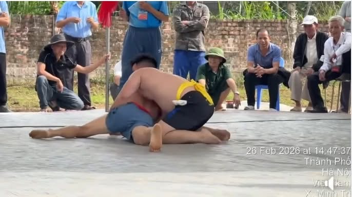 Đô vật bị gãy cổ tử vong trong hội làng: Người thi đấu có phải chịu trách nhiệm không? - Ảnh 1.