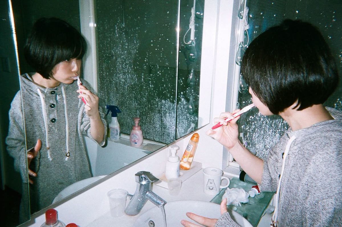 Đ&aacute;nh răng nước n&oacute;ng hay nước lạnh tốt hơn? C&acirc;u trả lời khiến ai cũng ngỡ ng&agrave;ng - Ảnh 1.