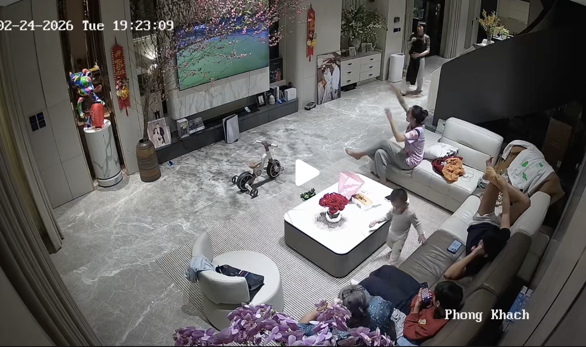 Biệt thự mấy chục tỷ của Văn Hậu - Doãn Hải My lại bị chê vì 1 chi tiết nhỏ trong video 3,2 triệu views- Ảnh 1. Biệt thự mấy chục tỷ của Văn Hậu - Doãn Hải My lại bị chê vì 1 chi tiết nhỏ trong video 3,2 triệu views- Ảnh 1.