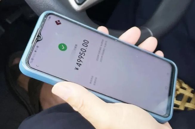 Khách đi taxi hết 190K nhưng chuyển khoản cho tài xế hơn 190 triệu đồng, cảnh sát dùng các biện pháp nghiệp vụ vào cuộc khẩn cấp- Ảnh 2.