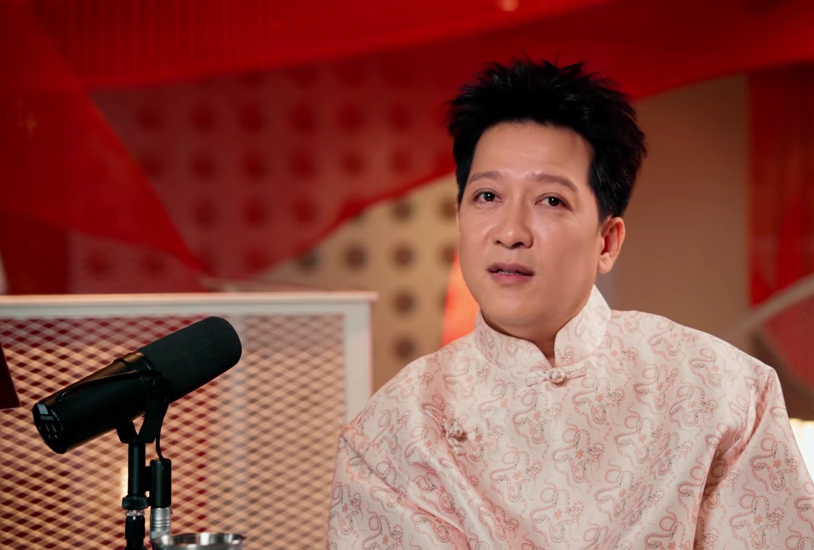 Bị n&oacute;i đối đầu với Trấn Th&agrave;nh như Messi v&agrave; Ronaldo, Trường Giang: "Thắng đối thủ rất mệt mỏi" - Ảnh 1.