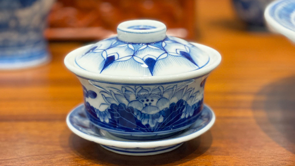 Vật đặt ngay cạnh b&aacute;t hương nhưng &iacute;t được để &yacute;: Nhiều nh&agrave; d&ugrave;ng sai c&aacute;ch m&agrave; kh&ocirc;ng biết - Ảnh 1.