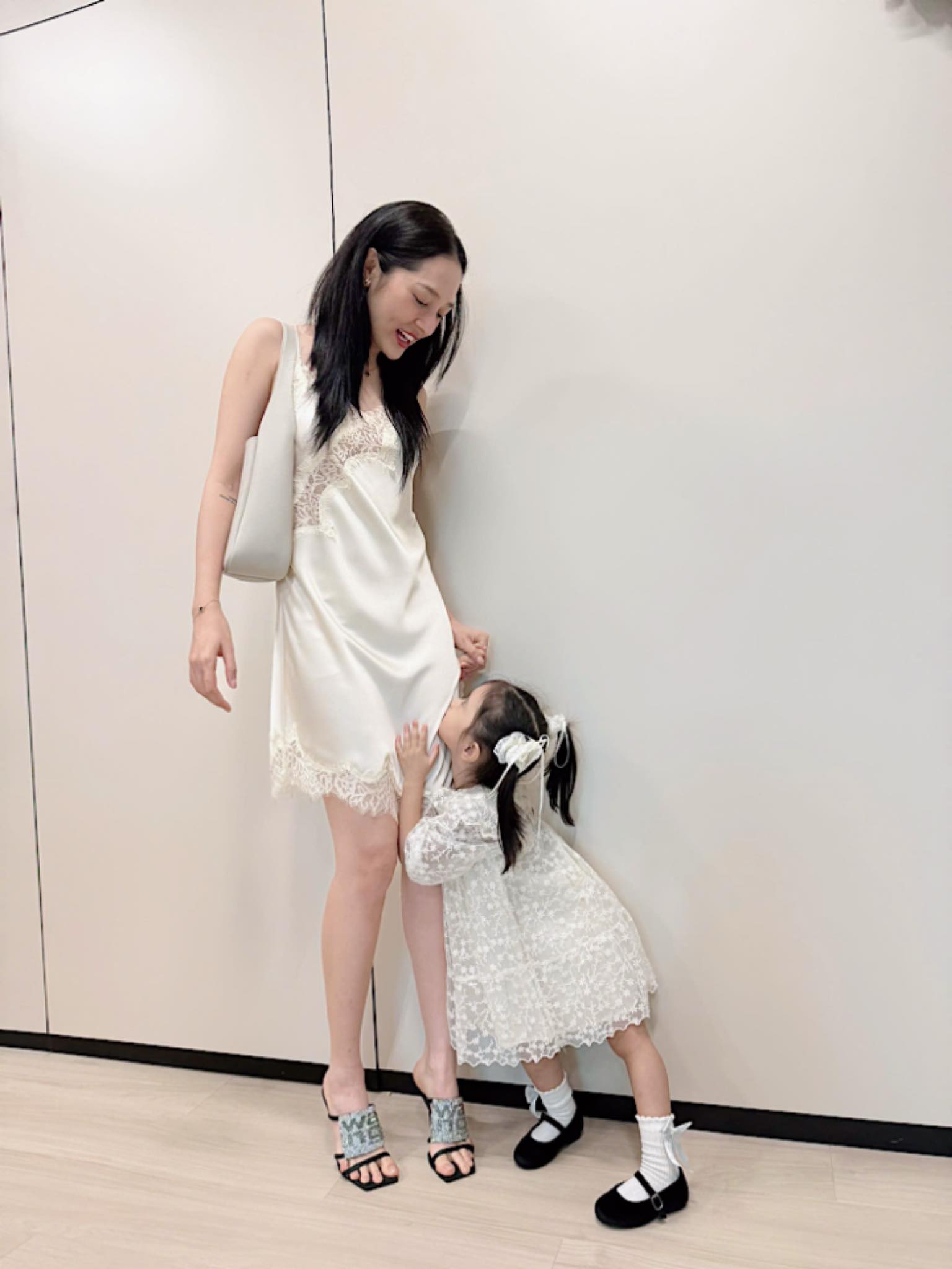 Ph&aacute;t ngại v&igrave; chiếc v&aacute;y trong ph&ograve;ng thu của Bảo Anh- Ảnh 5.