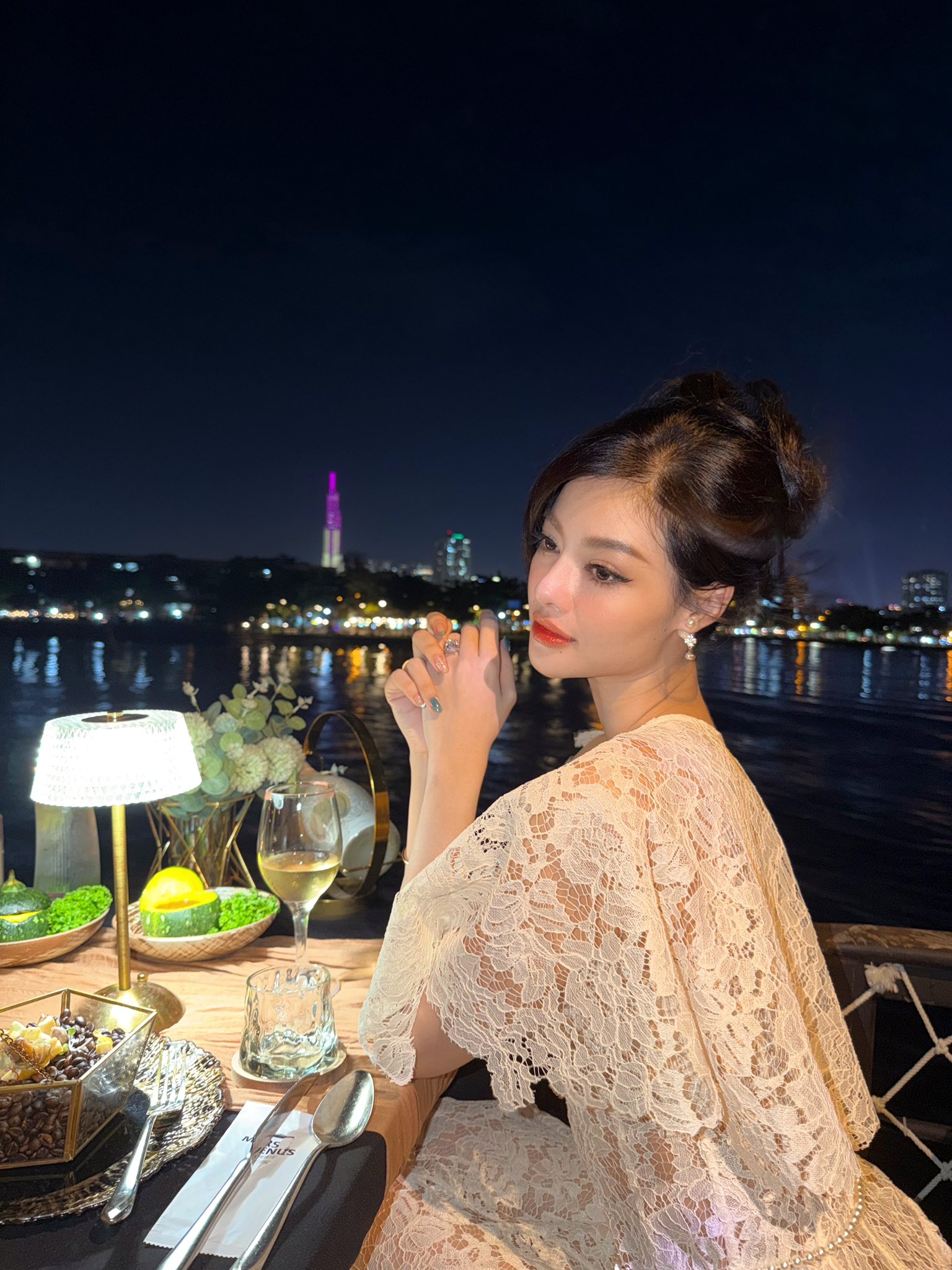 &Aacute; hậu Lona Kiều Loan bị "team qua đường" bắt gặp, xuất hiện b&eacute; trai g&acirc;y ch&uacute; &yacute; - Ảnh 3.