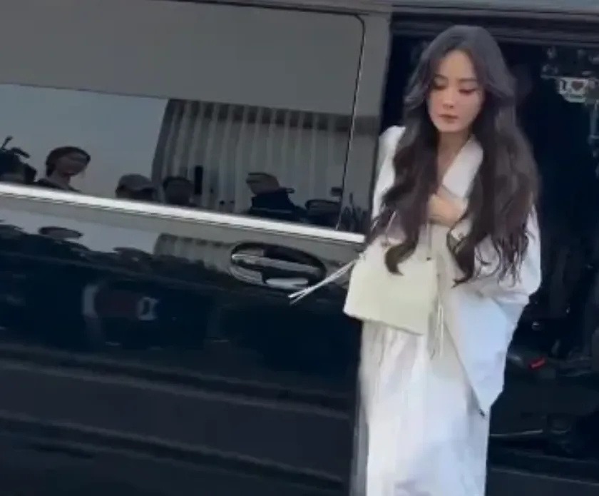 Dương Mịch sao lại bị đối xử thế n&agrave;y?- Ảnh 4.