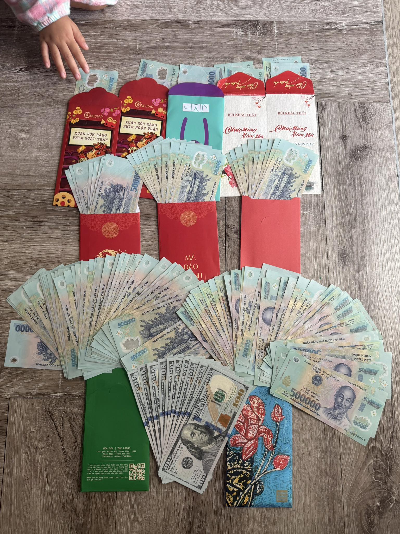 Nam diễn vi&ecirc;n sở hữu 19 căn nh&agrave; v&agrave; biệt thự ở tuổi ngo&agrave;i 30, khoe l&igrave; x&igrave; 2 con nhận được, ai cũng xin v&iacute;a- Ảnh 1.