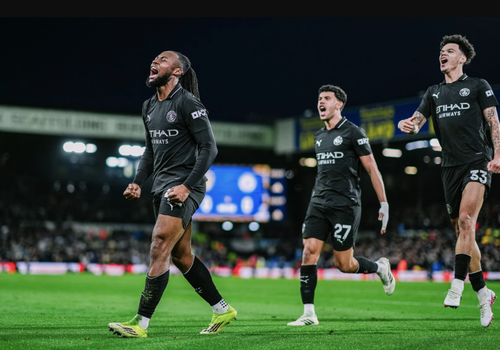 Nhọc nhằn đ&aacute;nh bại Leeds United, Man City b&aacute;m đuổi ng&ocirc;i đầu Ngoại hạng - Ảnh 3.