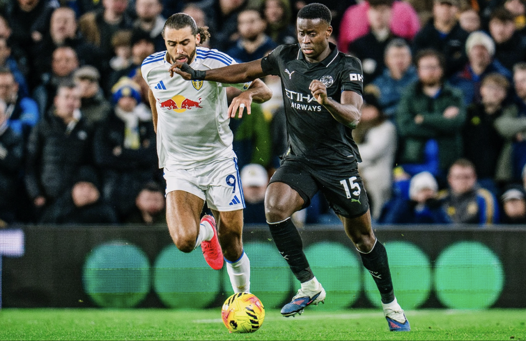 Nhọc nhằn đ&aacute;nh bại Leeds United, Man City b&aacute;m đuổi ng&ocirc;i đầu Ngoại hạng - Ảnh 2.