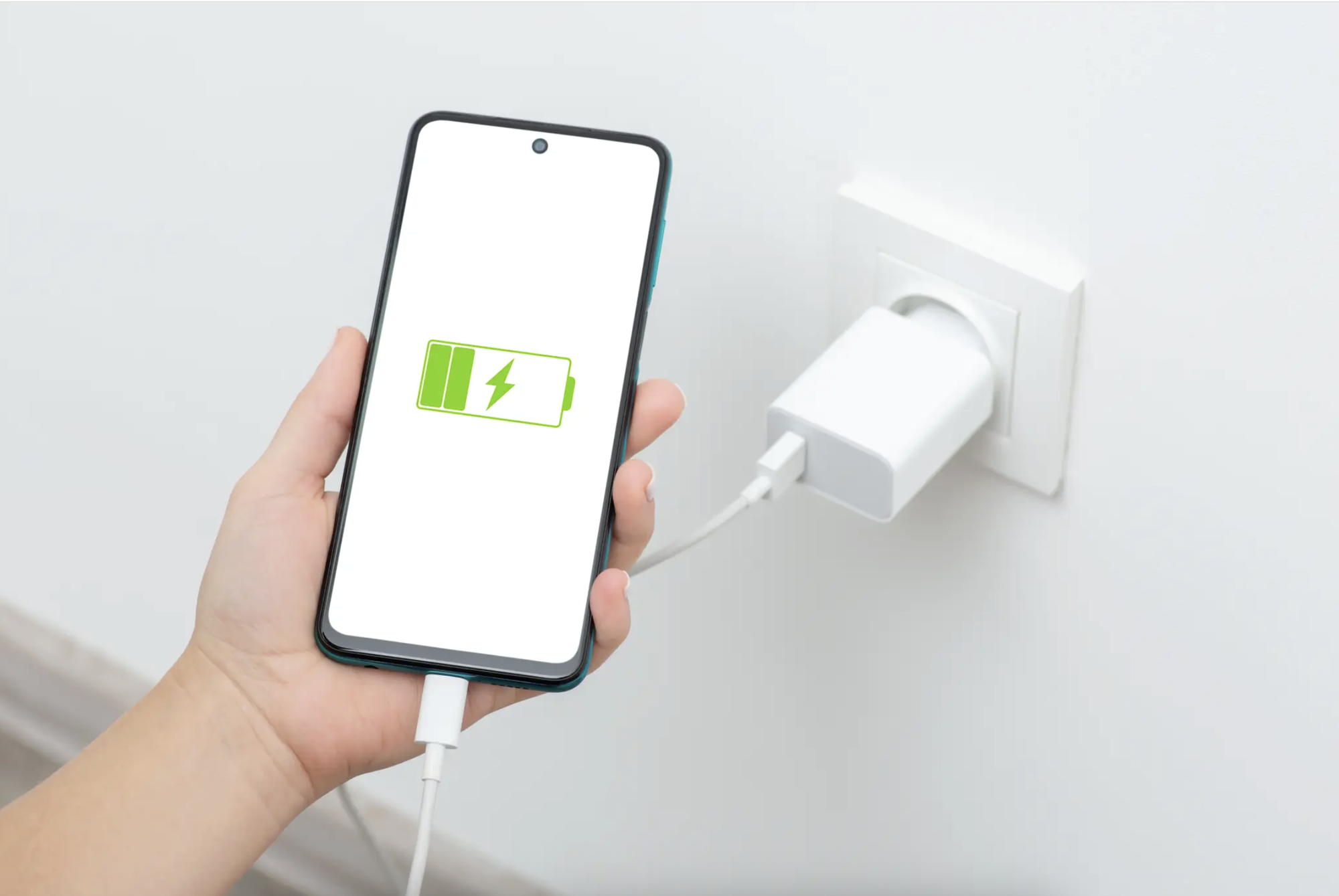 Khách sạn phạt gần 6 triệu chỉ vì rút ổ cắm điện: Câu chuyện gây sốc năm 2026 - Ảnh 2. Khách sạn phạt gần 6 triệu chỉ vì rút ổ cắm điện: Câu chuyện gây sốc năm 2026 - Ảnh 2.