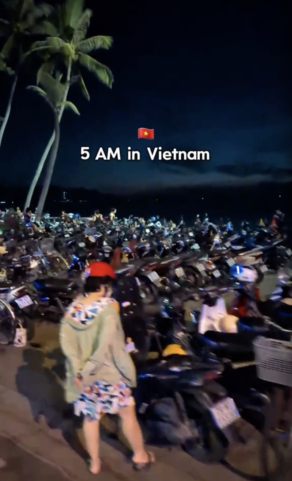 Cảnh tượng l&uacute;c 5h s&aacute;ng ở Việt Nam khiến kh&aacute;ch T&acirc;y th&iacute;ch th&uacute; - Ảnh 1.