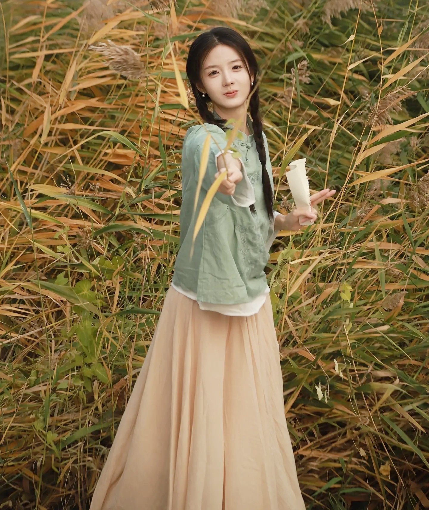 Ngắm dung mạo n&agrave;y sẽ hiểu v&igrave; sao "ch&uacute;ng sinh kh&ocirc;ng b&igrave;nh đẳng":Nhan sắc sinh ra ở vạch đ&iacute;ch, lấy hết tinh hoa tr&ecirc;n đời - Ảnh 15.