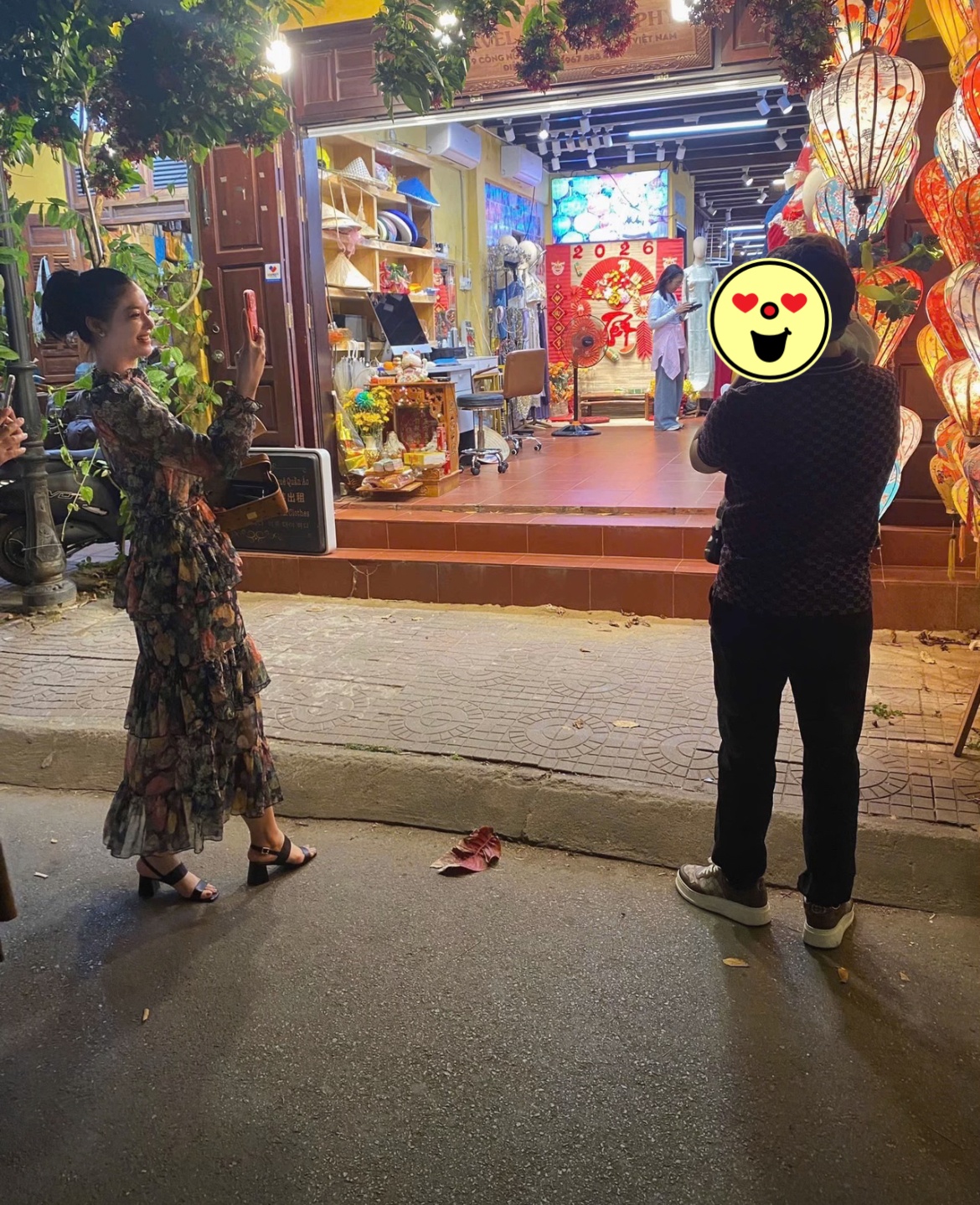 &Aacute; hậu Lona Kiều Loan bị "team qua đường" bắt gặp, xuất hiện b&eacute; trai g&acirc;y ch&uacute; &yacute; - Ảnh 1.