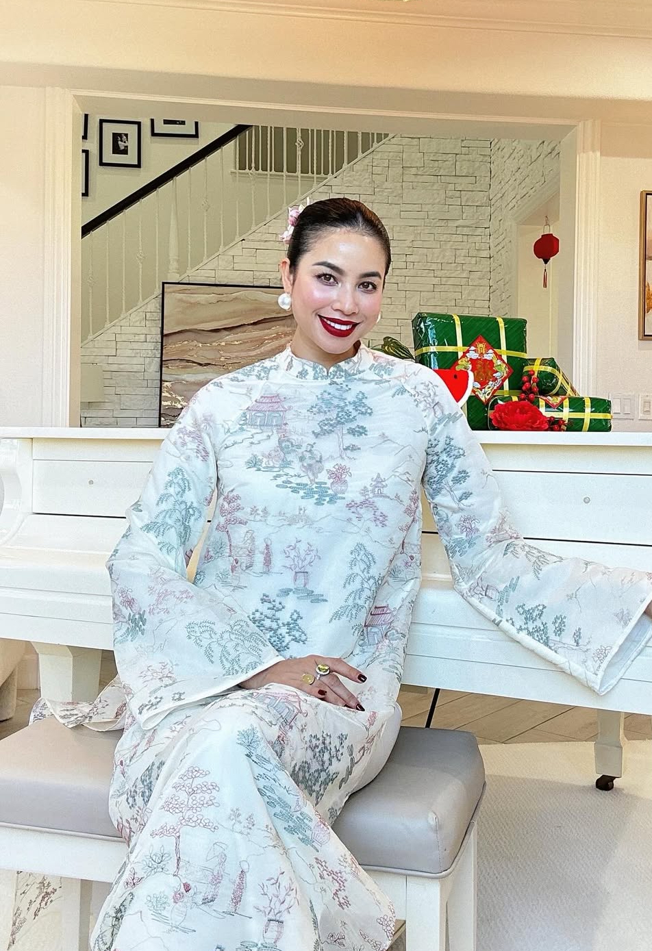 Gia đình để lộ tình trạng của Hoa hậu Phạm Hương ở Mỹ- Ảnh 1. Gia đình để lộ tình trạng của Hoa hậu Phạm Hương ở Mỹ- Ảnh 1.