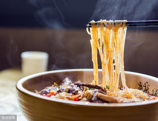 B&aacute;c sĩ chia sẻ 5 lợi &iacute;ch bất ngờ của miến với người tiểu đường, người Việt ăn nhiều m&agrave; kh&ocirc;ng hay - Ảnh 2.