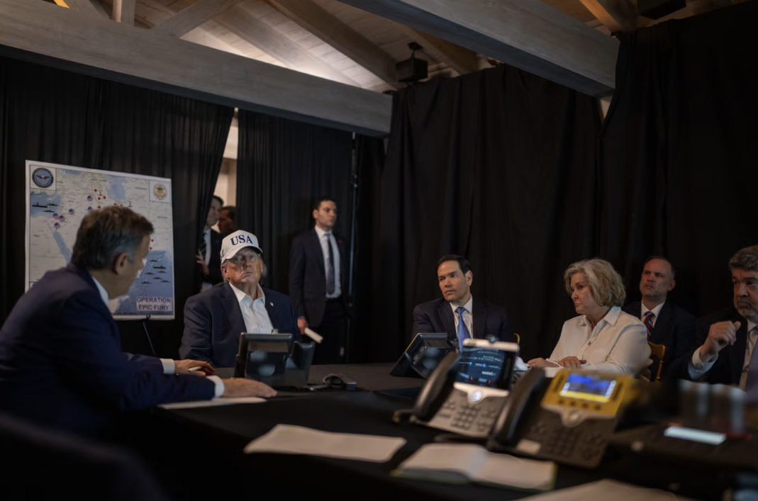 &Ocirc;ng Donald Trump n&oacute;i g&igrave; về số phận l&atilde;nh đạo tối cao Iran? - Ảnh 1.