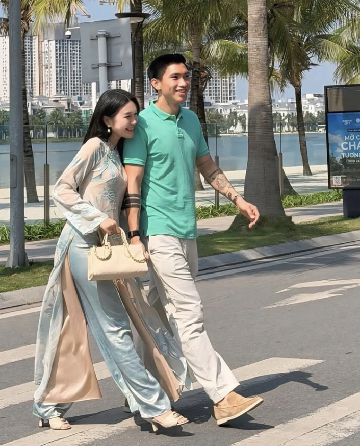 Doãn Hải My bế con ngắm pháo hoa ở khu biệt thự bạc tỷ, một câu nói của bà ngoại về Văn Hậu cực viral - Ảnh 2.