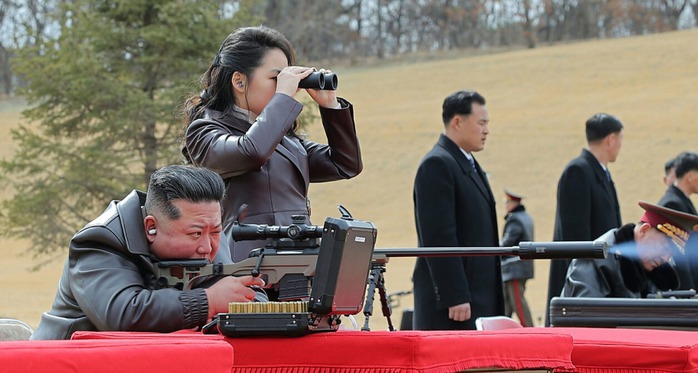 Hình ảnh tiết lộ “vai trò đặc biệt” của con gái nhà lãnh đạo Triều Tiên - Ảnh 2. Hình ảnh tiết lộ “vai trò đặc biệt” của con gái nhà lãnh đạo Triều Tiên - Ảnh 2.