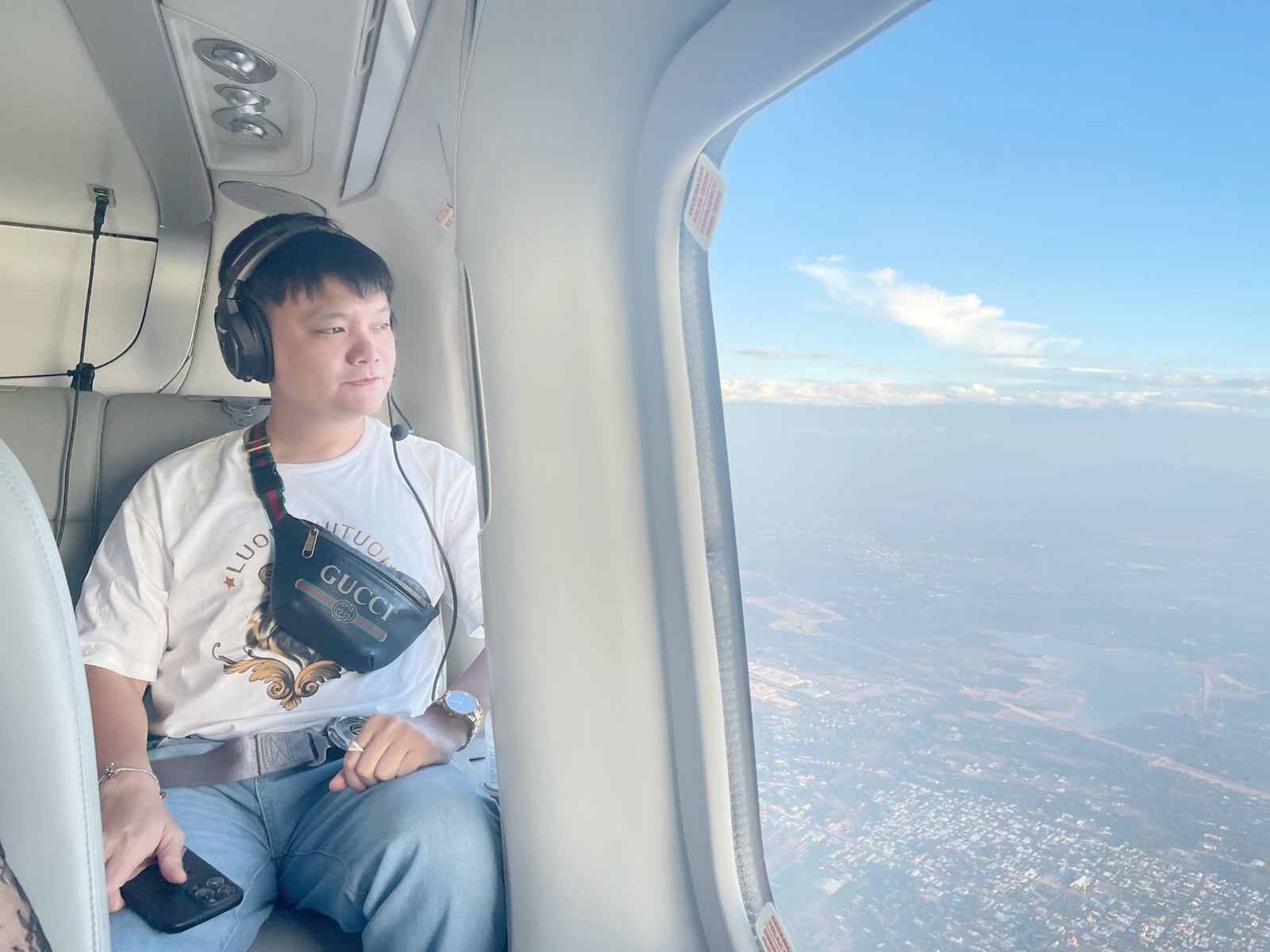 Nam diễn vi&ecirc;n sở hữu 19 căn nh&agrave; v&agrave; biệt thự ở tuổi ngo&agrave;i 30, khoe l&igrave; x&igrave; 2 con nhận được, ai cũng xin v&iacute;a- Ảnh 2.