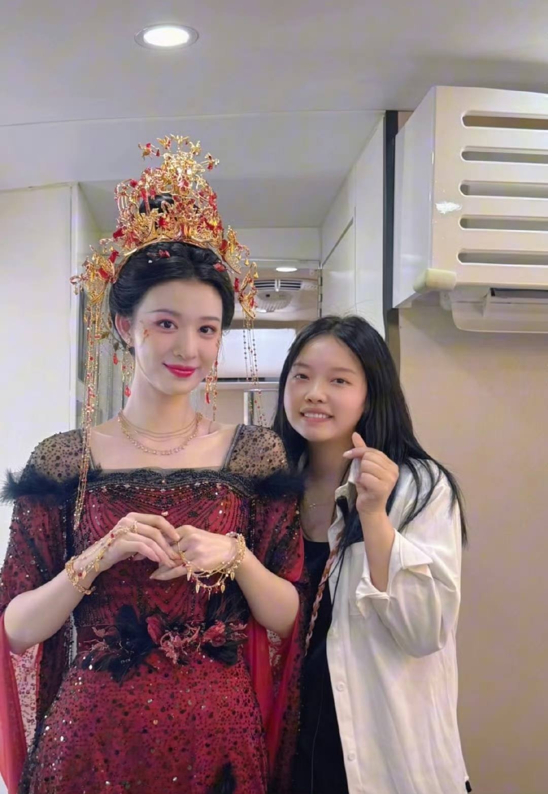 Gương mặt biến dạng của Vương Sở Nhiên, còn đâu nhan sắc đẹp ăn đứt Lưu Diệc Phi- Ảnh 4.