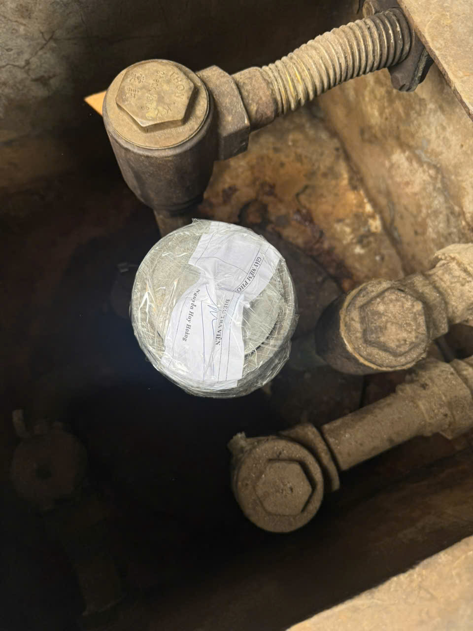 H&igrave;nh ảnh C&ocirc;ng an TPHCM ni&ecirc;m phong b&ecirc;n trong "tập đo&agrave;n" xăng giả - Ảnh 12.