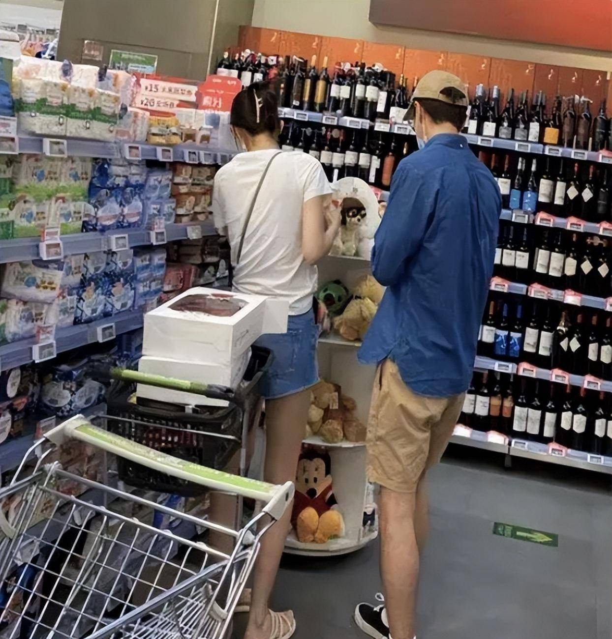 Mỹ nhân gen Z nói xấu cả showbiz chia tay bạn trai diễn viên hơn 10 tuổi, đang rao bán gấp căn hộ hạng sang- Ảnh 5. Mỹ nhân gen Z nói xấu cả showbiz chia tay bạn trai diễn viên hơn 10 tuổi, đang rao bán gấp căn hộ hạng sang- Ảnh 5.