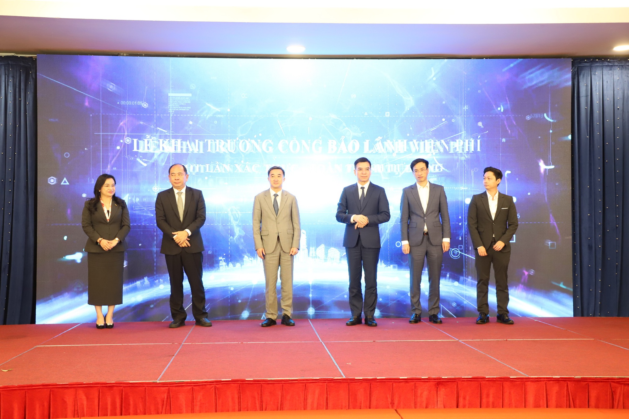 Người dân không còn phải tạm ứng viện phí khi nhập viện - Ảnh 2.