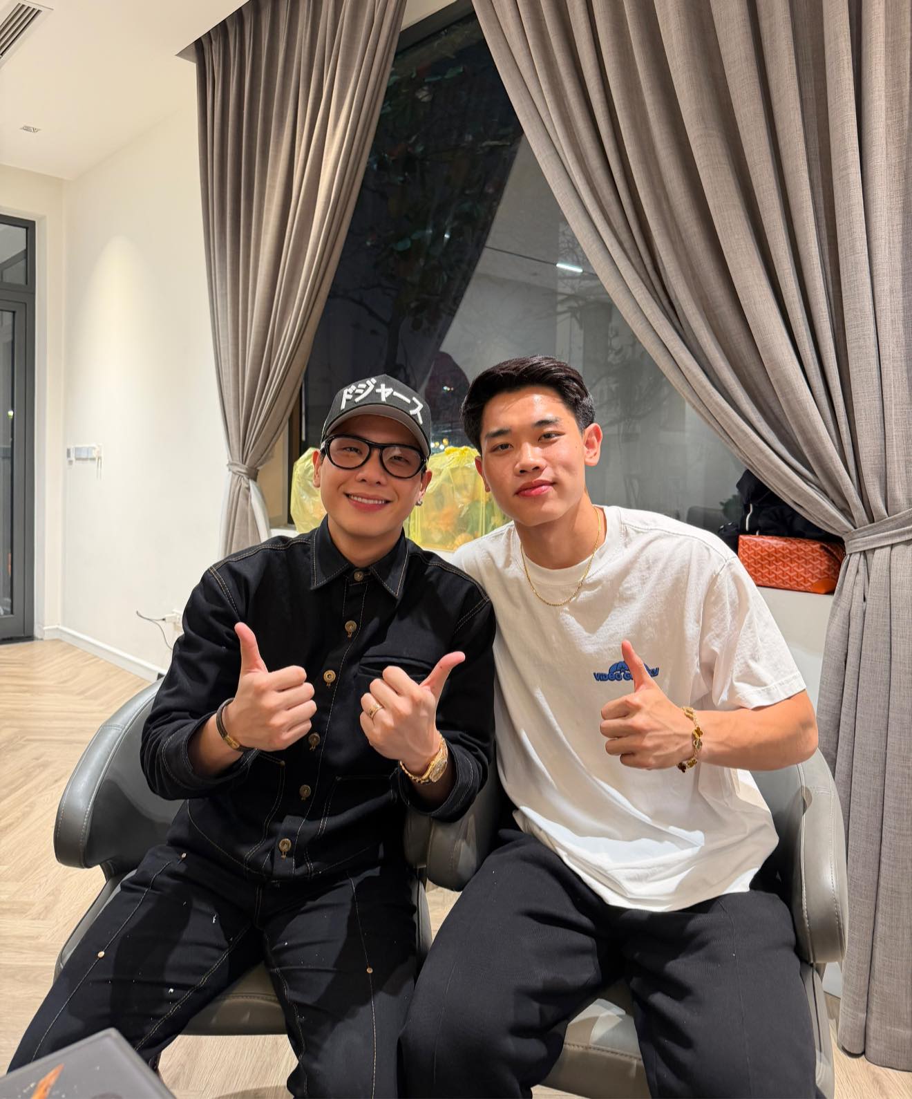 Đình Bắc gây sốt với khoảnh khắc thân thiết bên "người đàn ông khiến anh mất ngủ" - Ảnh 2.