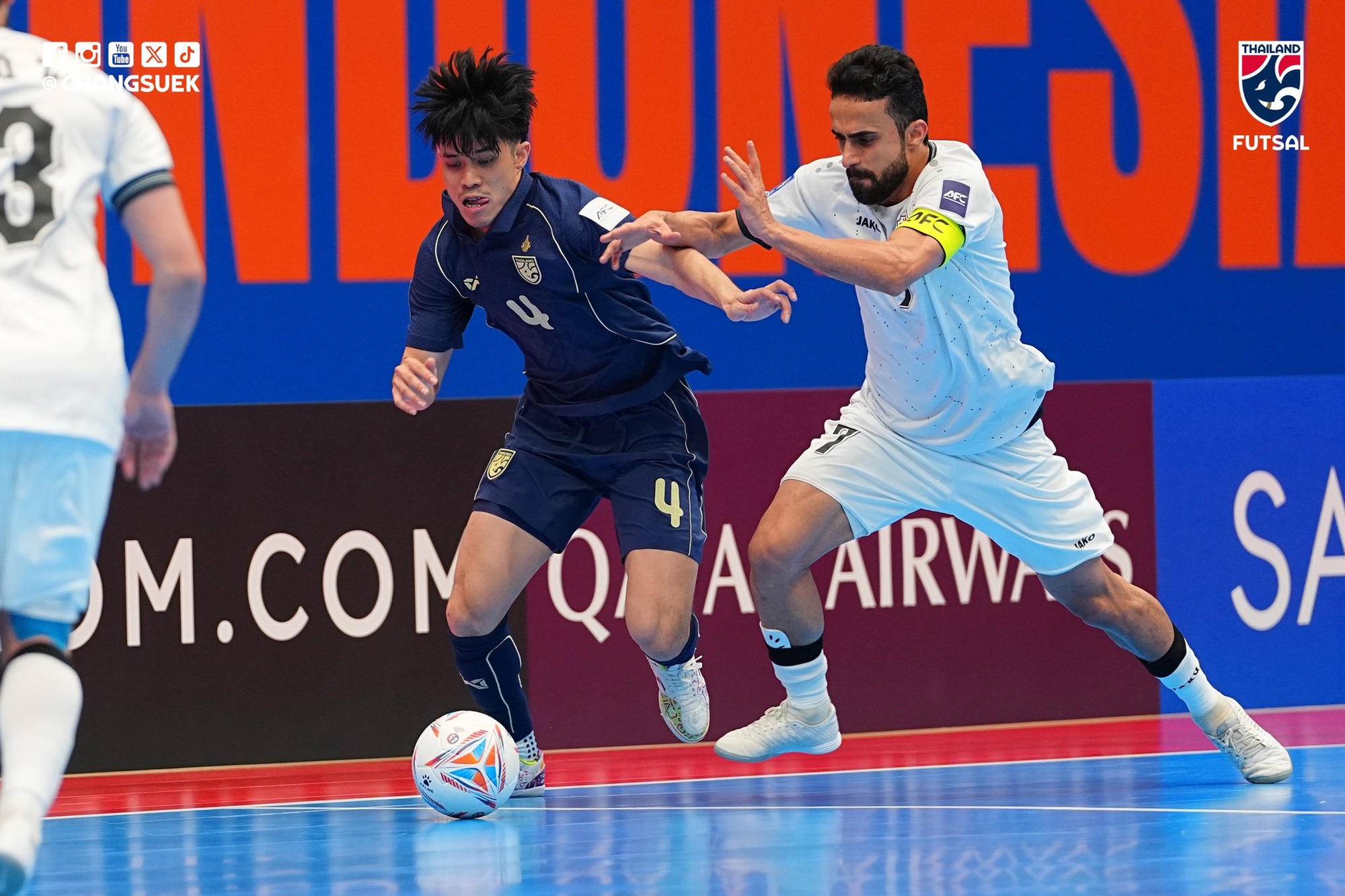 Thua sốc trong mưa bàn thắng, tuyển Thái Lan chính thức chia tay giải châu Á - Ảnh 1.