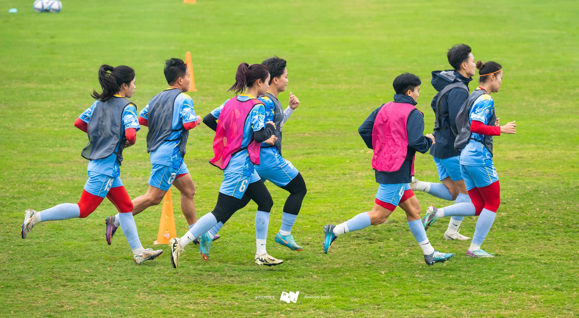 HLV 75 tuổi Mai Đức Chung của đội tuyển nữ Việt Nam: “Thắng thì các con nhận, thua thì bác chịu”- Ảnh 17. HLV 75 tuổi Mai Đức Chung của đội tuyển nữ Việt Nam: “Thắng thì các con nhận, thua thì bác chịu”- Ảnh 17.