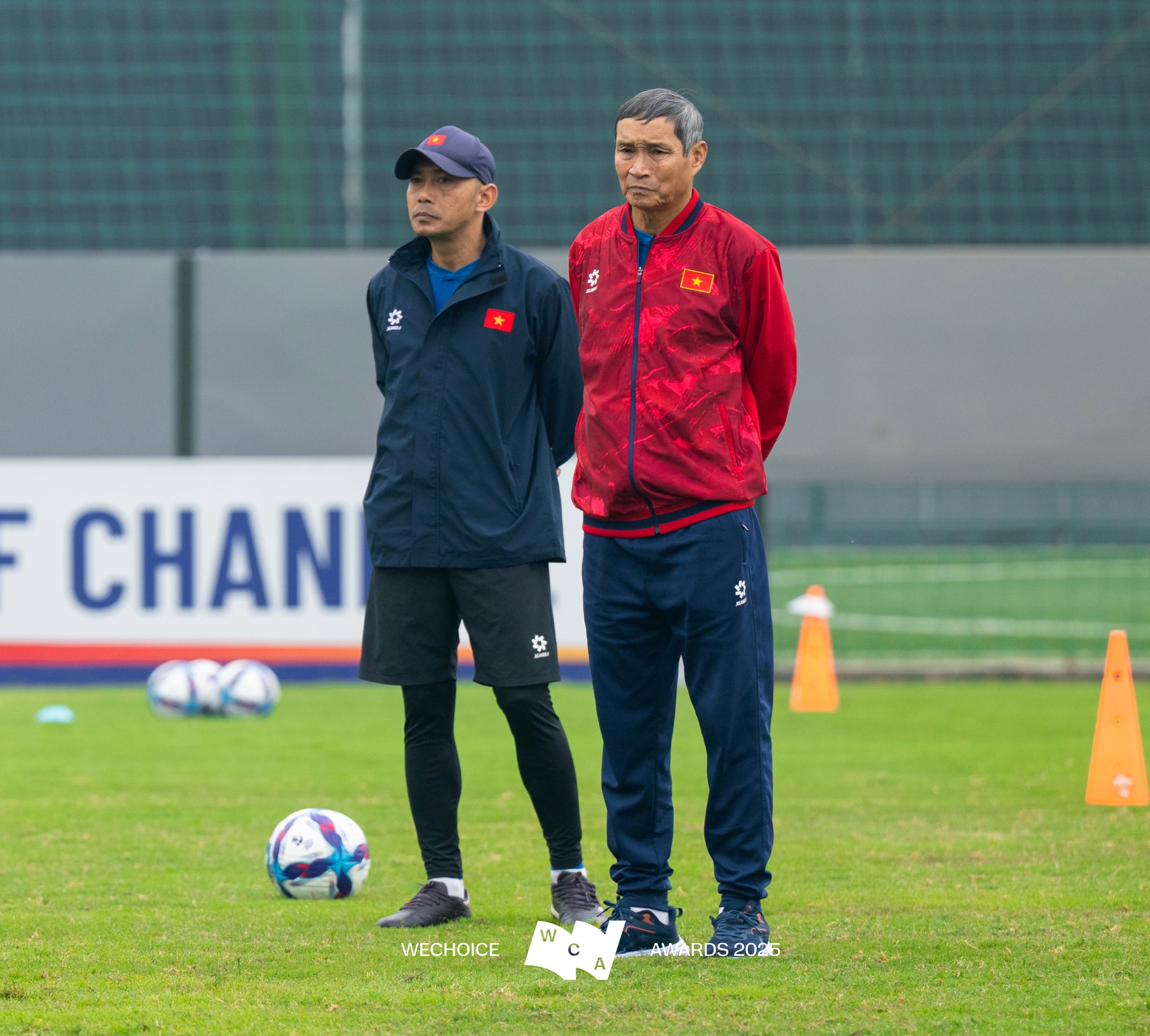 HLV 75 tuổi Mai Đức Chung của đội tuyển nữ Việt Nam: “Thắng thì các con nhận, thua thì bác chịu” - Ảnh 3. HLV 75 tuổi Mai Đức Chung của đội tuyển nữ Việt Nam: “Thắng thì các con nhận, thua thì bác chịu” - Ảnh 3.