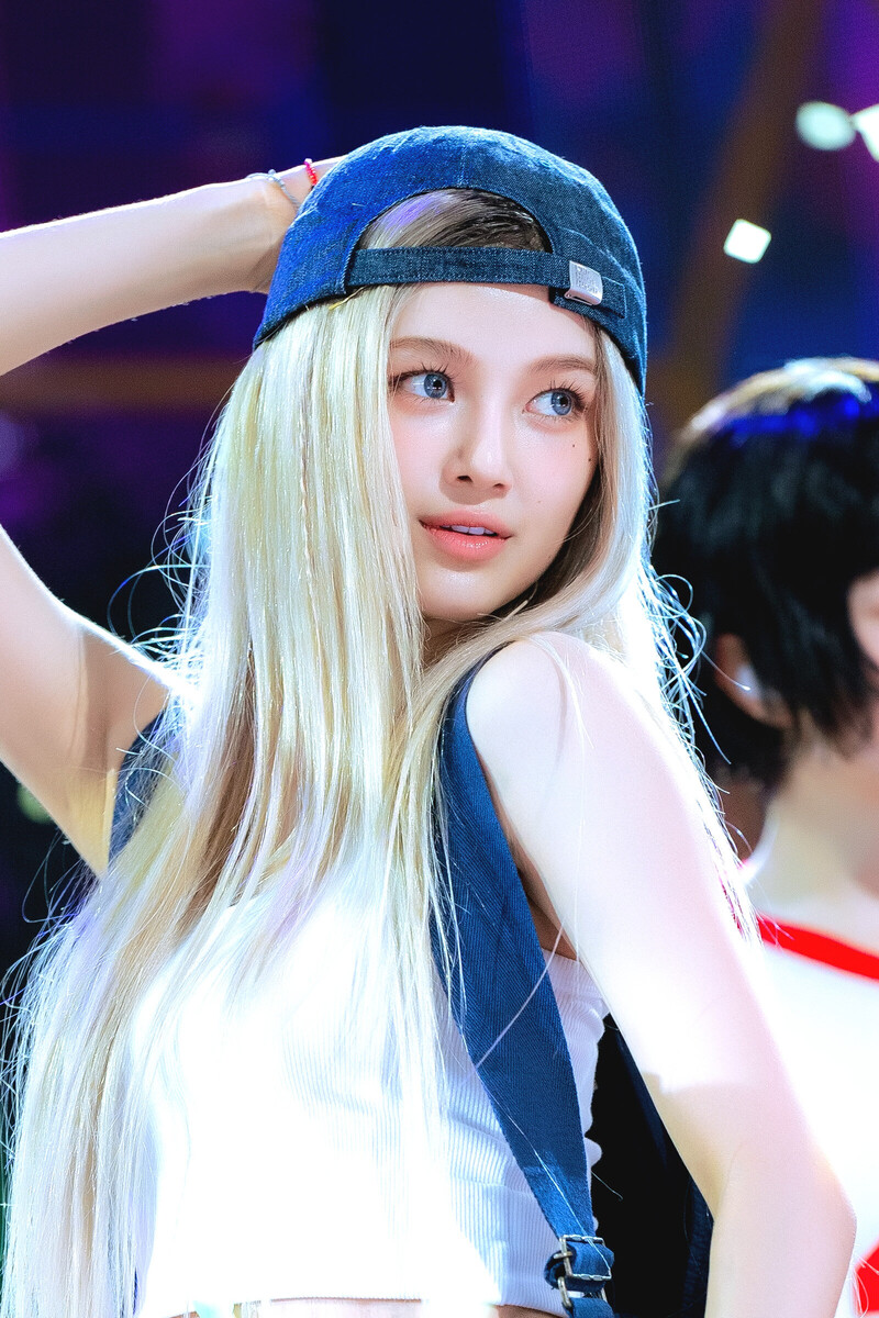 Dấu chấm hết của thiên thần lai phiền nhất showbiz: Ảnh bị gỡ, thông tin bị xóa sạch, đào đâu ra 800 tỷ trả nợ- Ảnh 1.