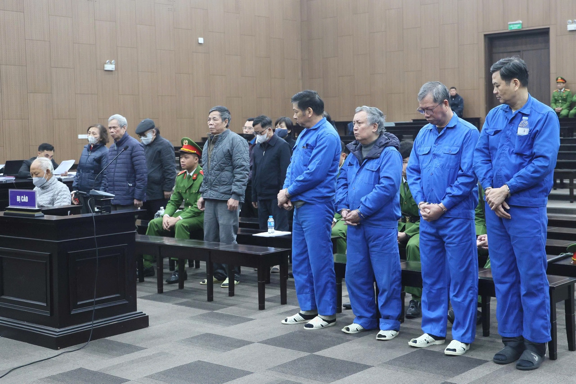 Cựu Tổng gi&aacute;m đốc VICEM Nguyễn Ngọc Anh lĩnh &aacute;n 15 năm t&ugrave;  - Ảnh 1.