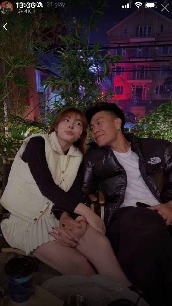 Xôn xao ảnh Lý Đức tình tứ nắm tay hotgirl bắn súng Phí Thanh Thảo sau drama tình ái- Ảnh 1.